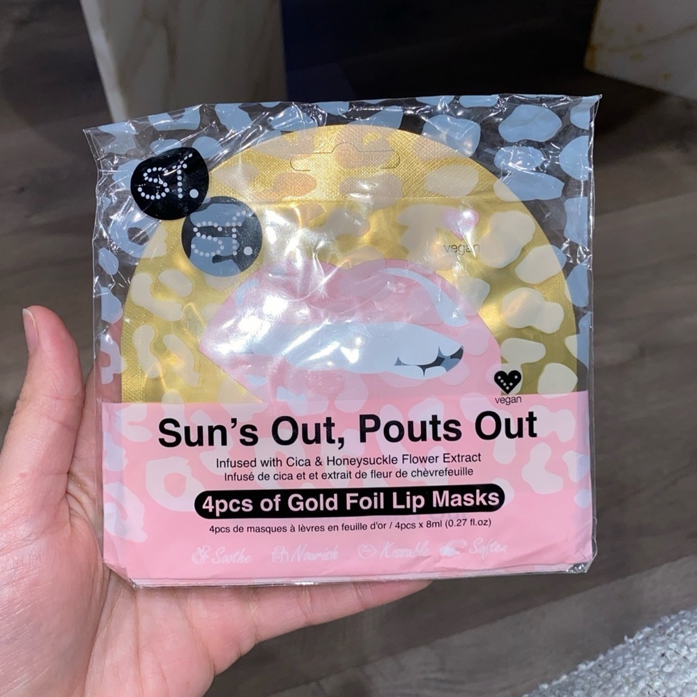 New SF Glow Sun's Out, Pouts Out 4 pcs Gold Foil Lip Mask 8ml (0.27 fl oz) X4